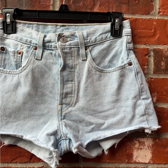 Levi's 501 Womens 24 High Rise Button Fly Frayed Hem Cut Off Blue Jean Shorts - Picture 2 of 9